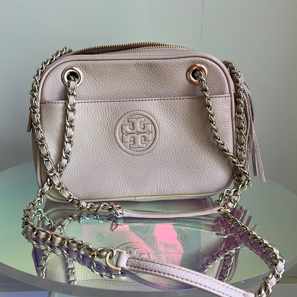 NWT Tory Burch Bombe Double Chain Cross Body Bag in Light Oak